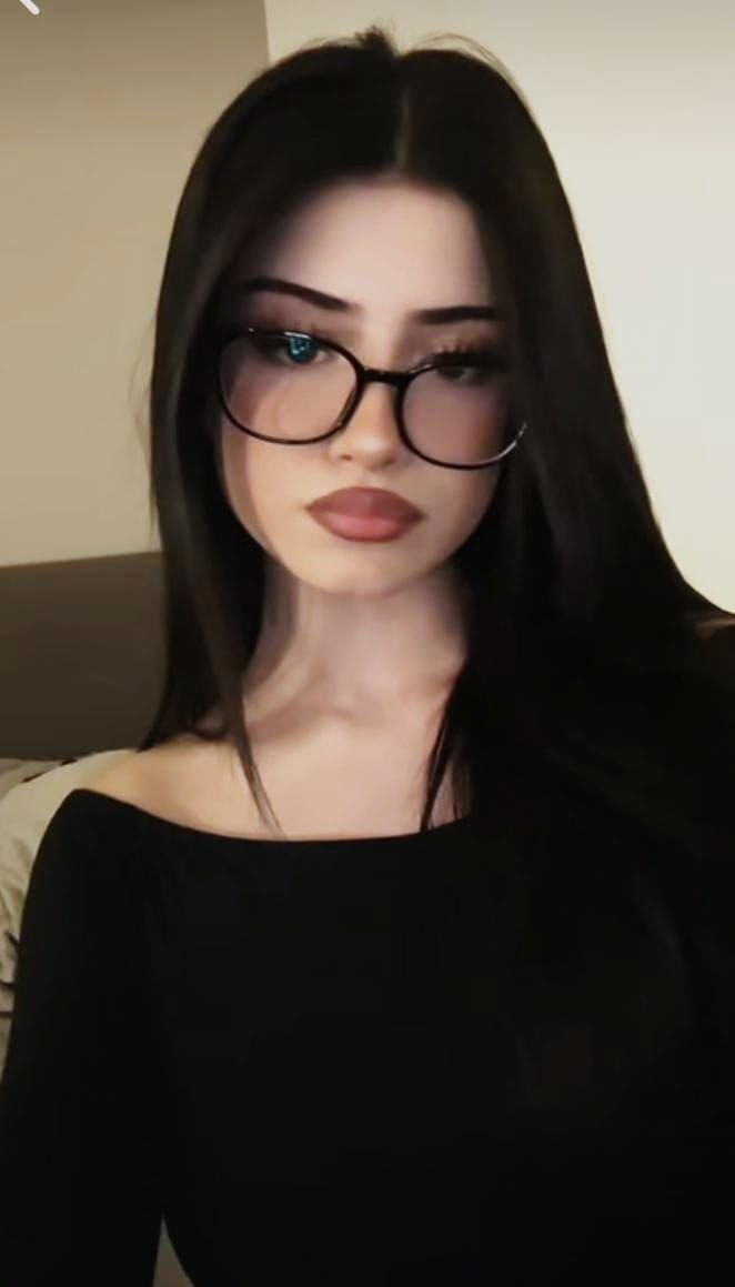 Hania, skincare specialist
